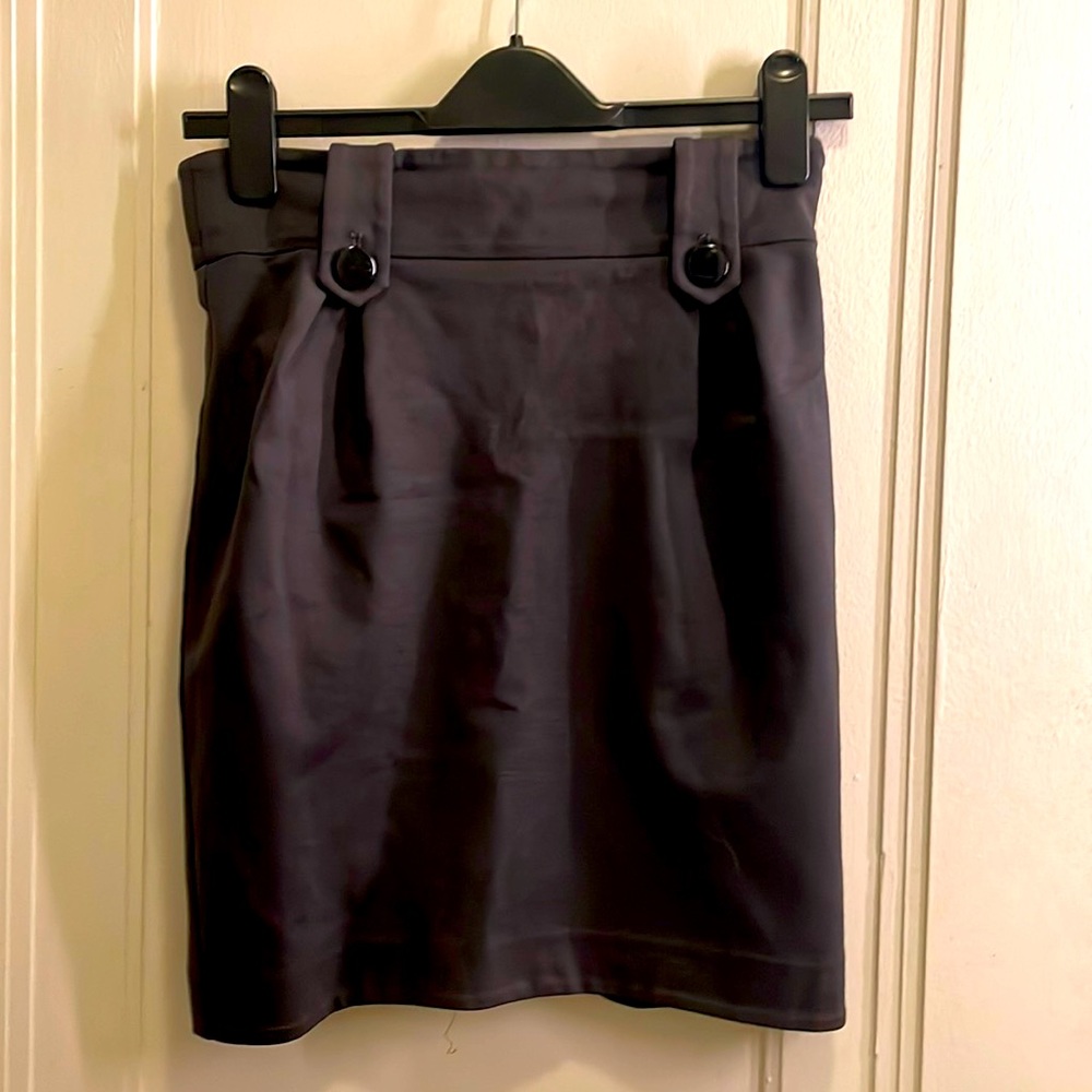 Privee work gray sheath skirt with cute black buttons size P